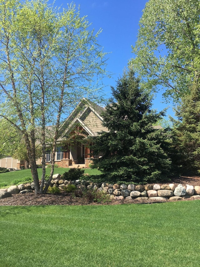 view of front of home with a front yard