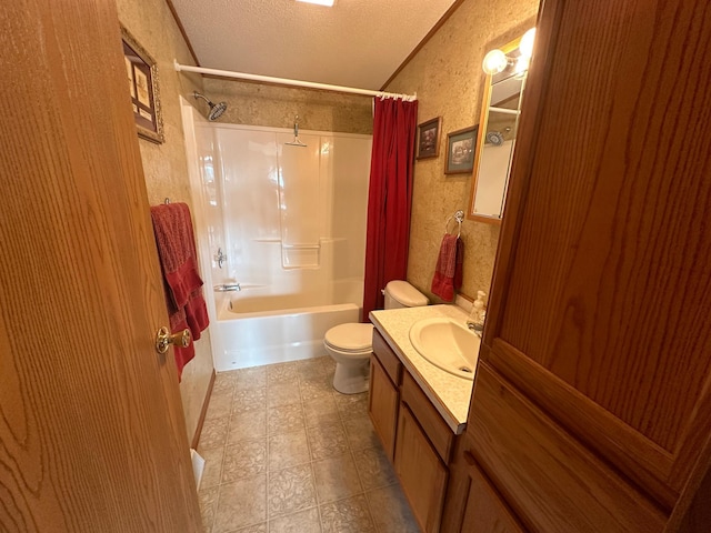 full bath featuring shower / tub combo, a textured ceiling, toilet, vanity, and a textured wall