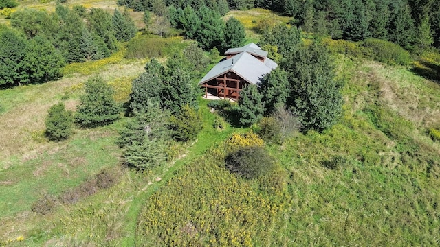 birds eye view of property featuring a wooded view