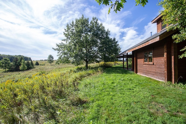 view of yard with a rural view