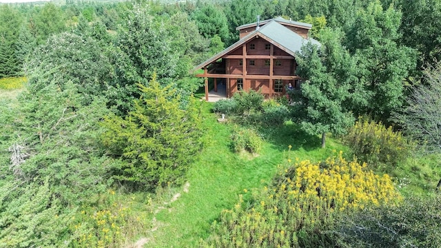 bird's eye view with a wooded view