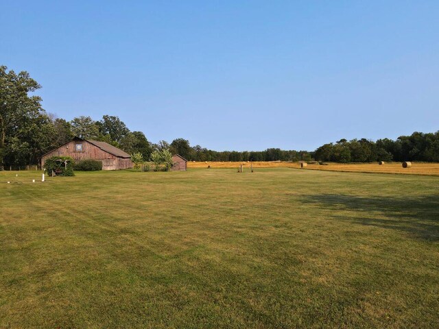 view of yard with a rural view