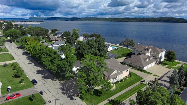 bird's eye view with a water view