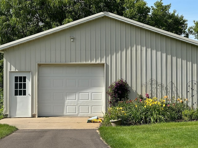 detached garage with concrete driveway