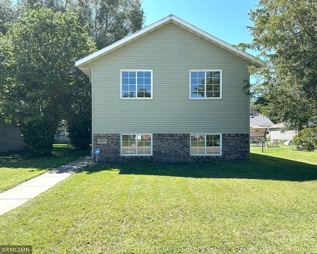 exterior space featuring a yard