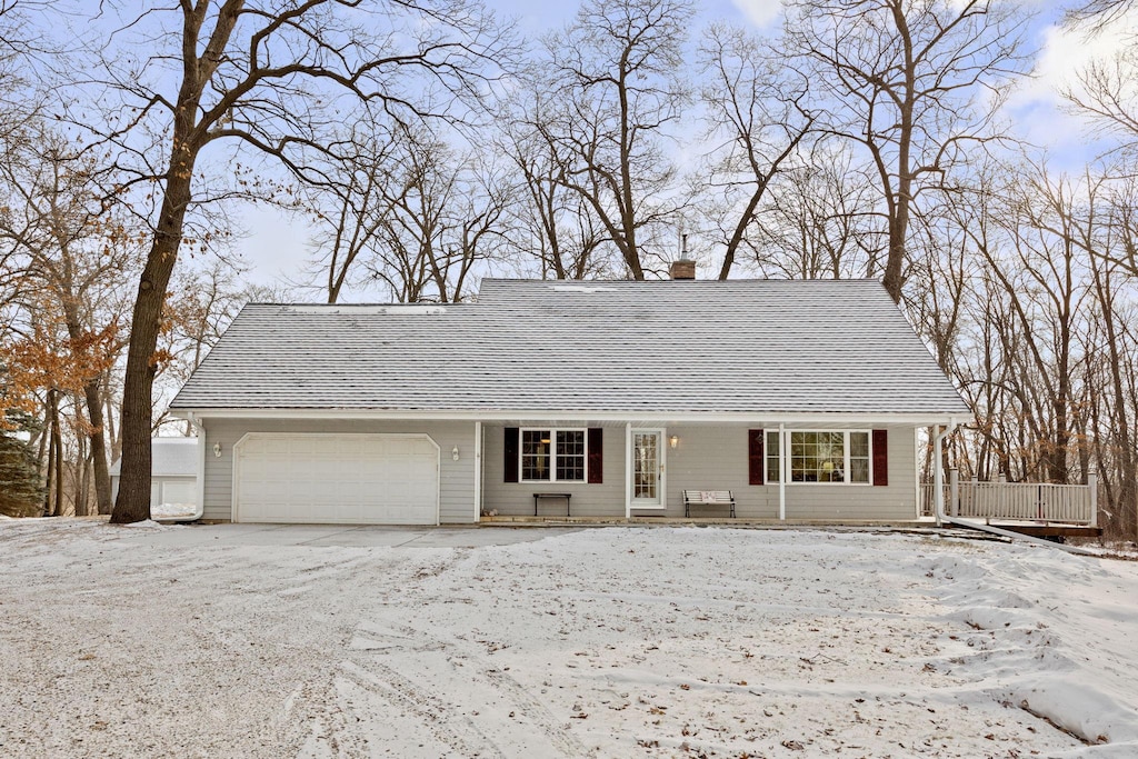 view of front of property featuring a garage