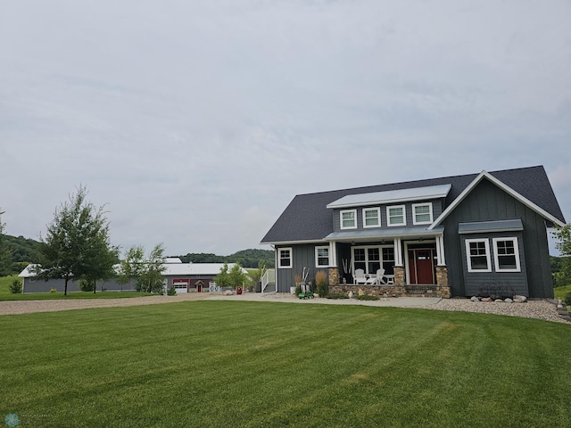 view of front facade with covered porch and a front yard