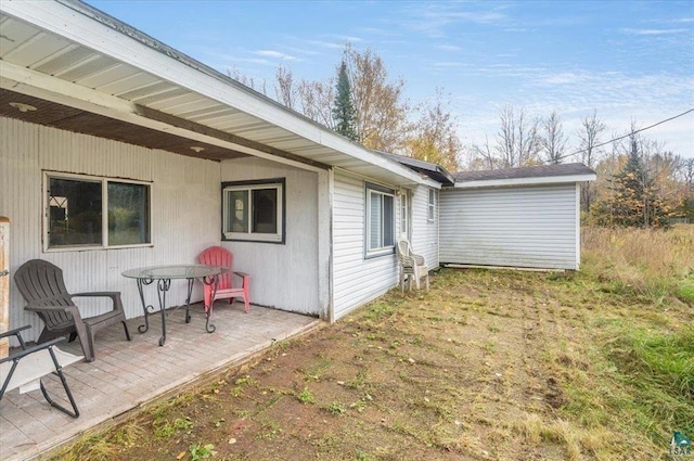 view of yard featuring a patio