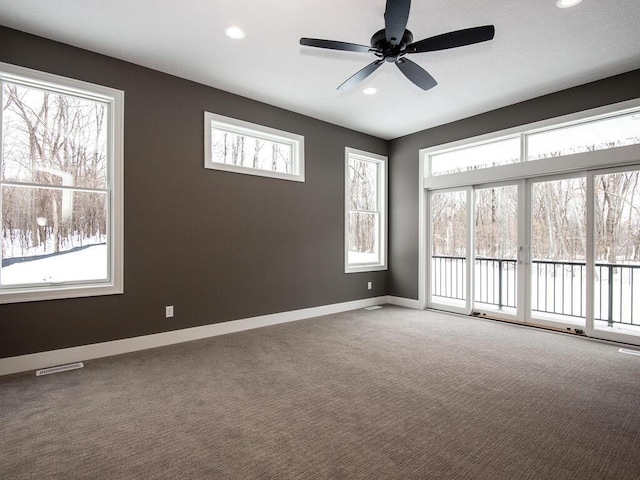 carpeted empty room featuring ceiling fan