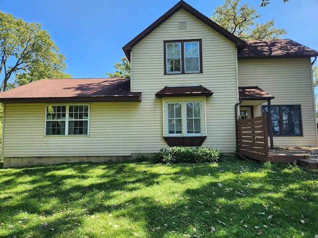 back of house featuring a lawn