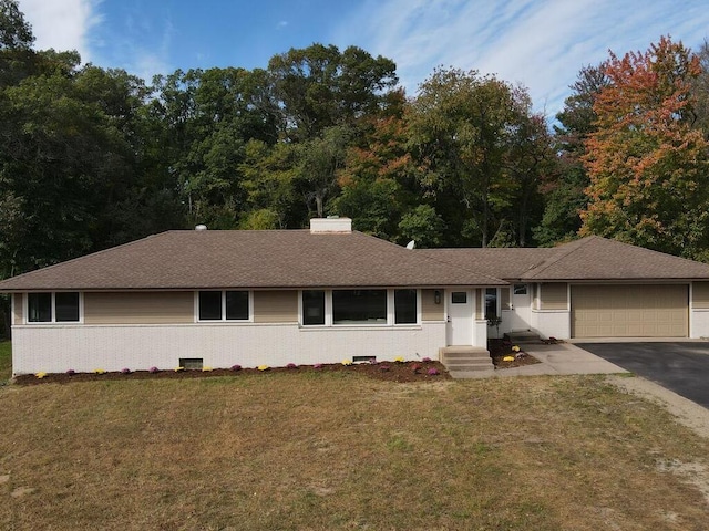 ranch-style house featuring a front lawn and a garage