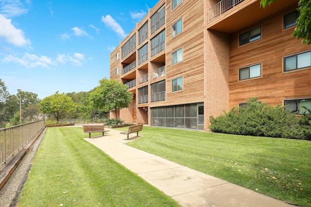 view of property's community featuring a yard