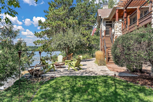 view of yard featuring a patio area