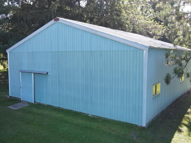 view of outdoor structure with a yard