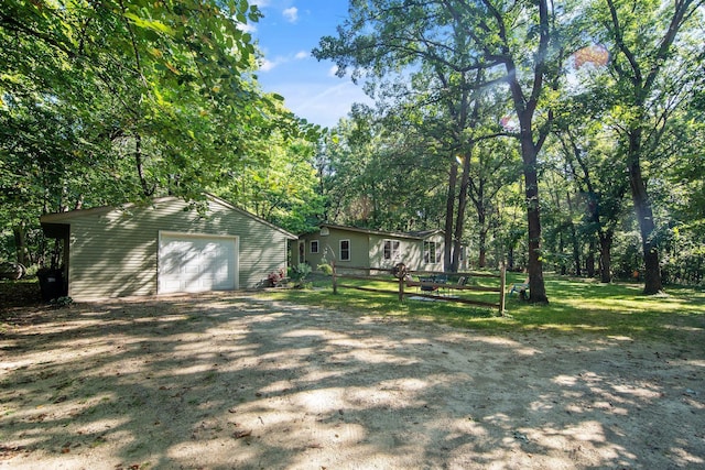 view of yard with an outdoor structure and a garage