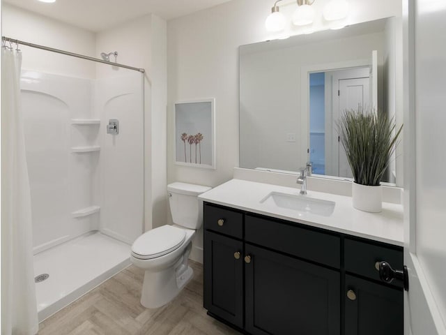 bathroom featuring a shower with curtain, vanity, and toilet