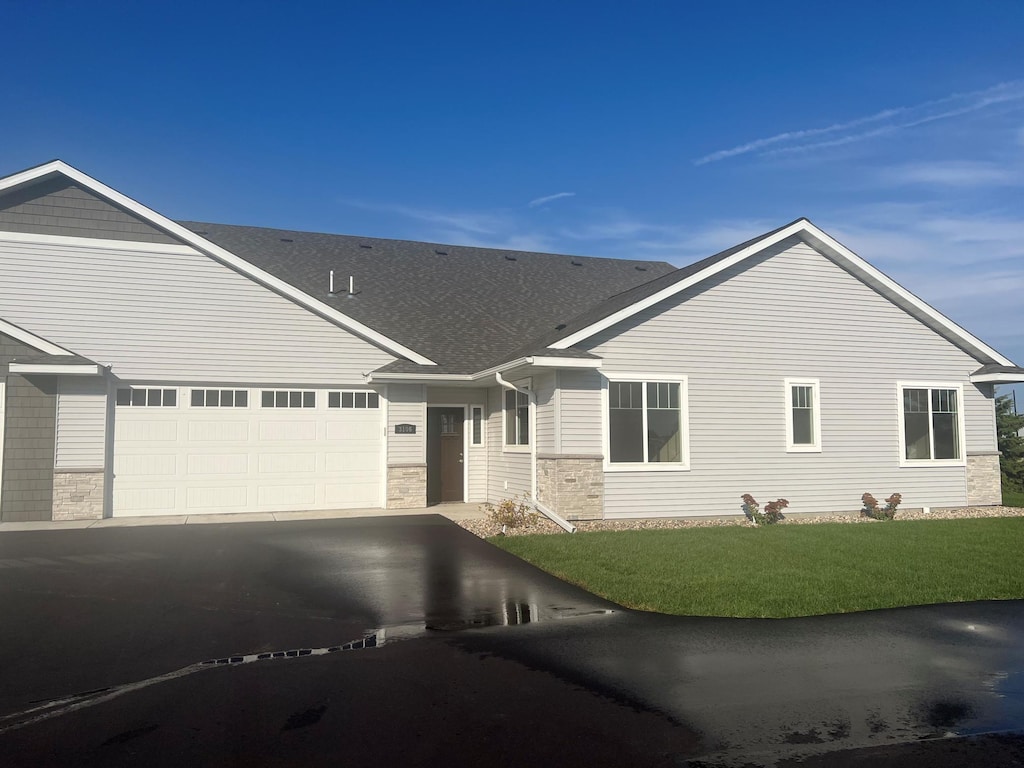 view of front of home featuring a front yard and a garage