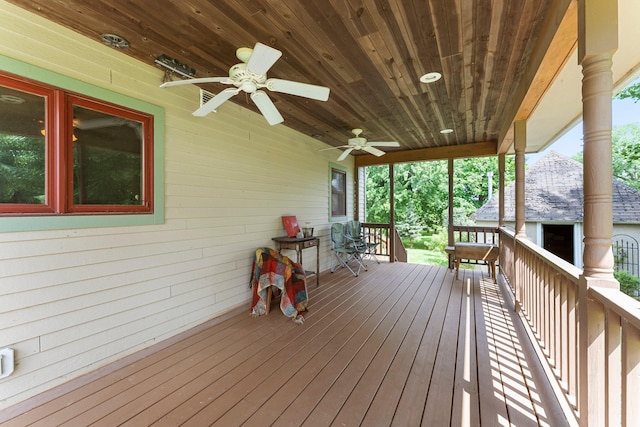 deck with ceiling fan