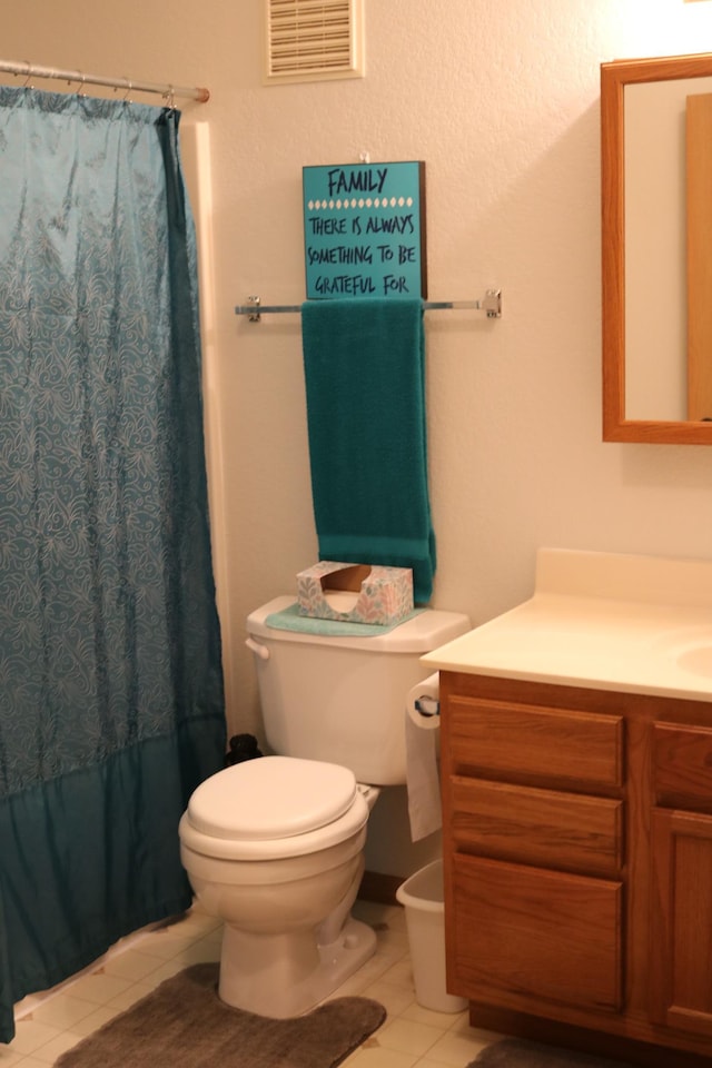 full bath featuring toilet, a shower with shower curtain, visible vents, tile patterned flooring, and vanity