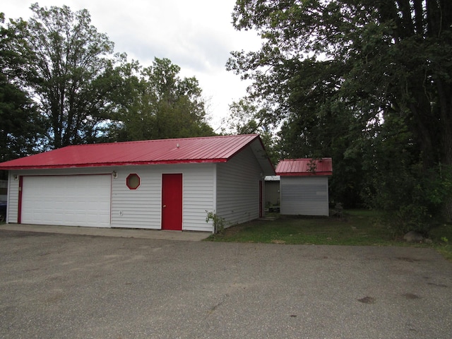 view of detached garage