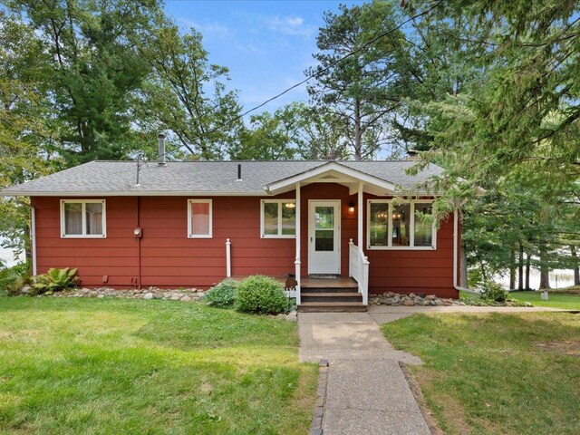 view of front of house with a front yard