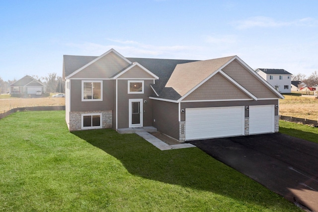 view of front facade with a front yard