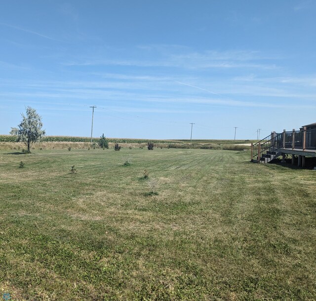 view of yard featuring a rural view