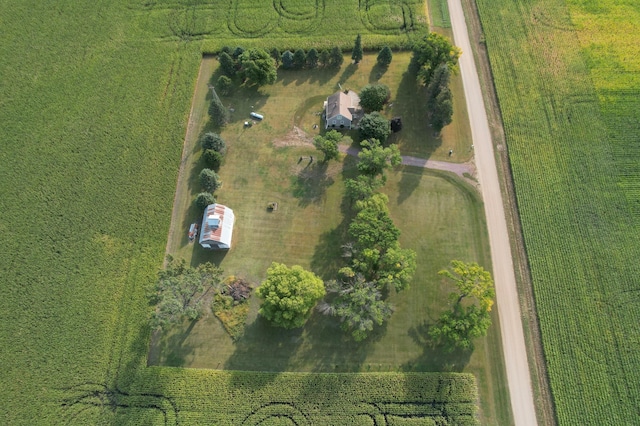 birds eye view of property featuring a rural view