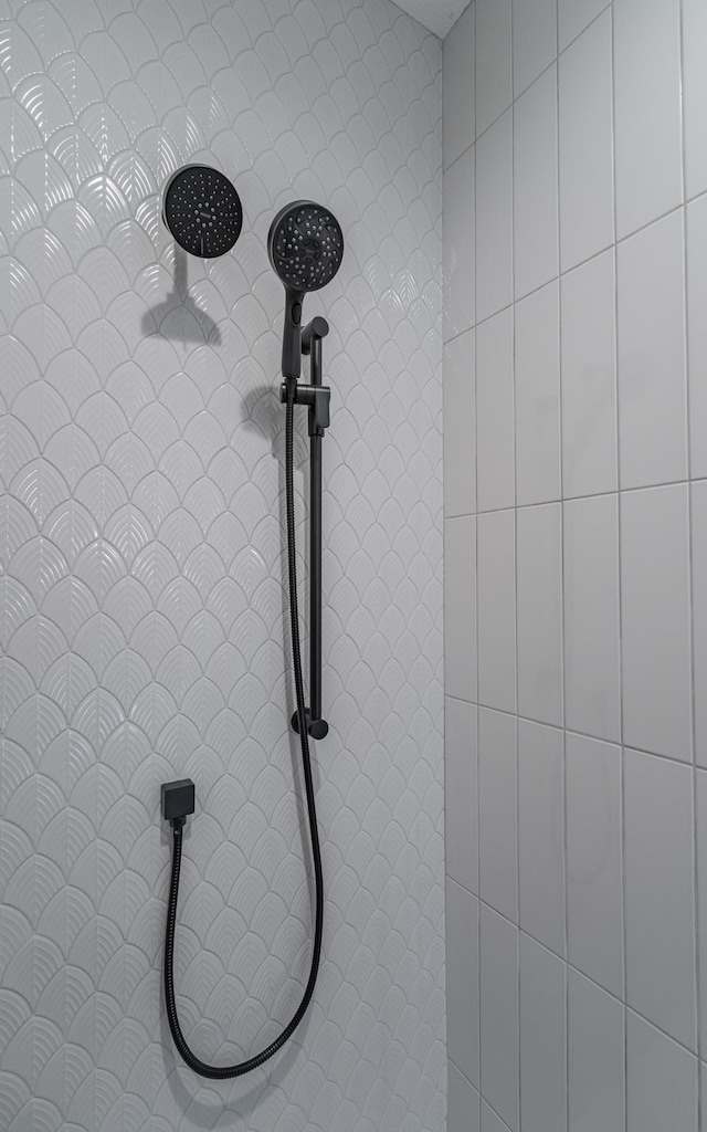 details featuring a tile shower