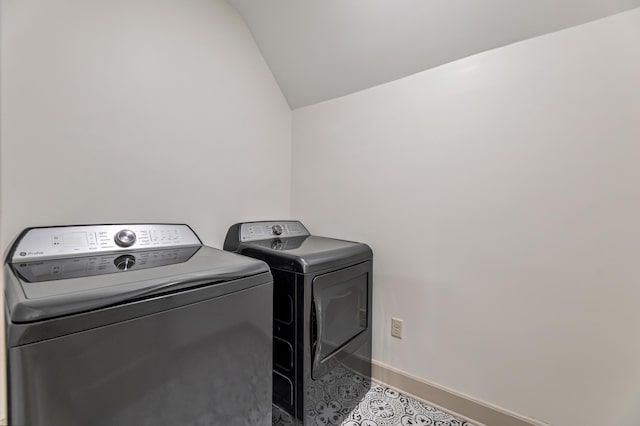 laundry area with baseboards, laundry area, and washer and dryer