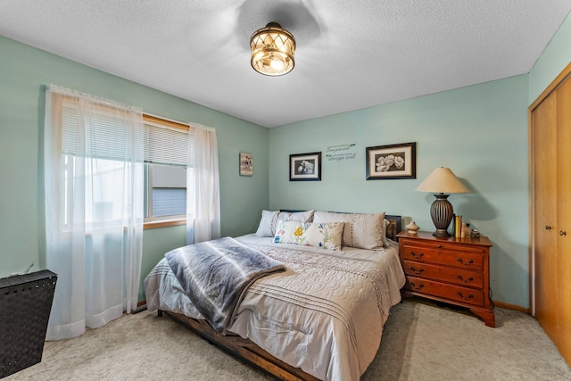 7702 County Road 5 NE, North Branch, MN 55056 - bedroom featuring light carpet, a closet, and a textured ceiling