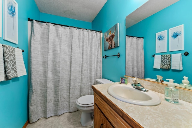 7702 County Road 5 NE, North Branch, MN 55056 - full bath with vanity, a textured ceiling, and a shower with shower curtain