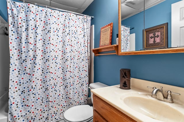 7702 County Road 5 NE, North Branch, MN 55056 - full bath with vanity, a shower with curtain, and a drop ceiling