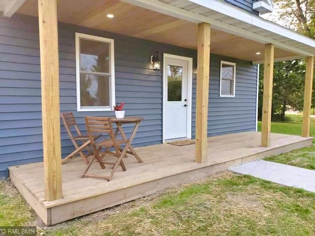 entrance to property featuring a porch