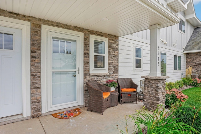 entrance to property featuring covered porch