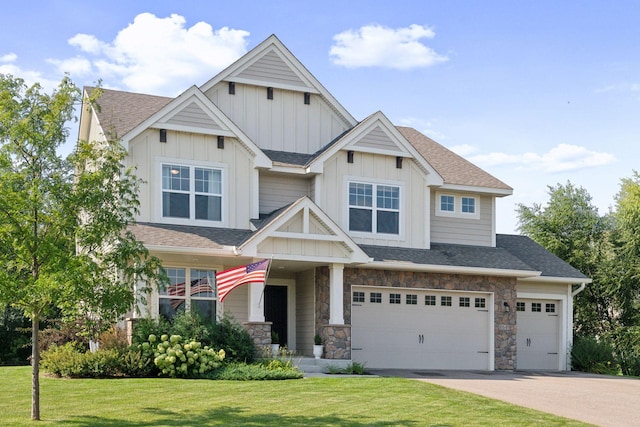 craftsman inspired home with a garage, a shingled roof, board and batten siding, and a front yard