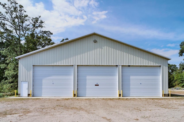 view of detached garage