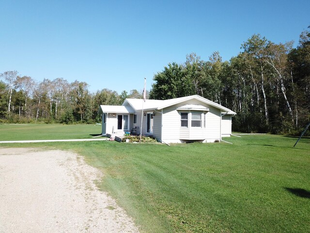 single story home featuring a front lawn