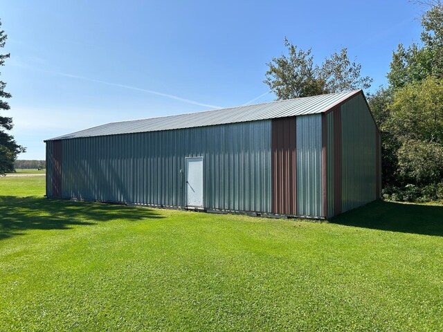 view of outbuilding featuring a yard