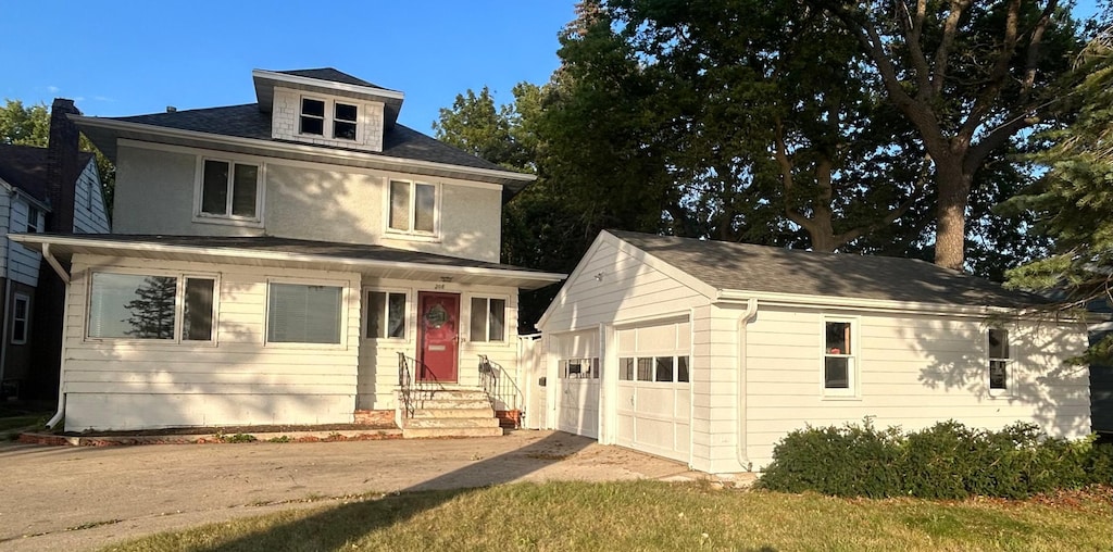 view of front of home with a garage