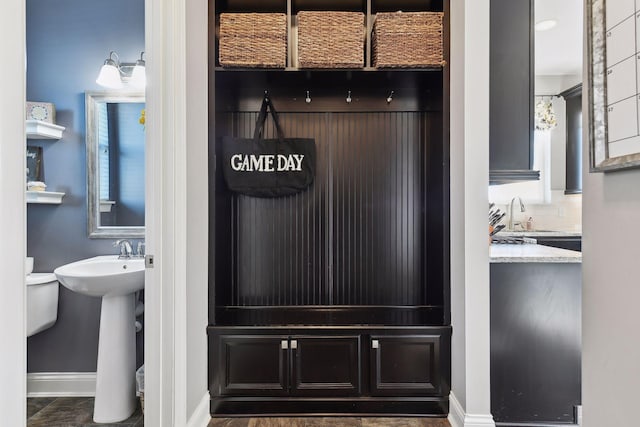 mudroom with baseboards and a sink