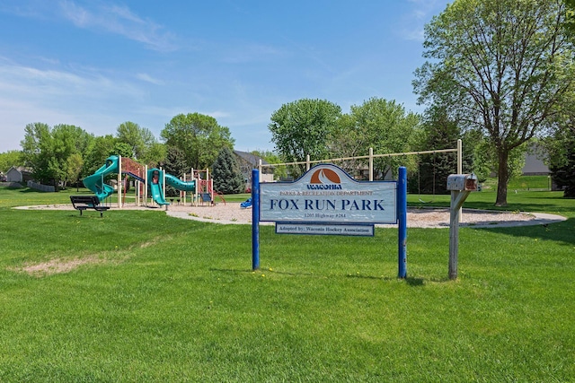 view of home's community featuring a yard