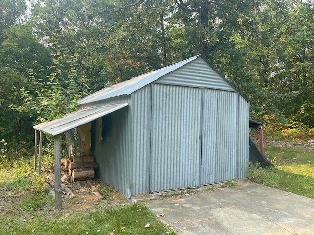 view of outbuilding