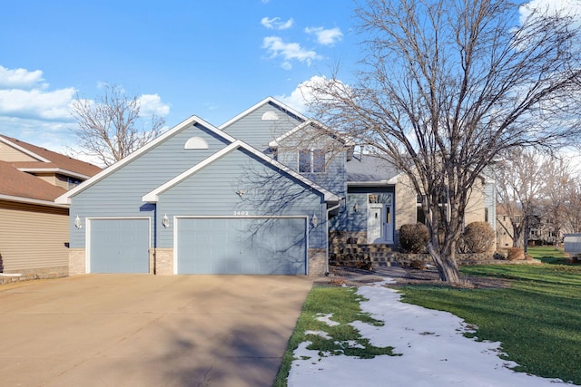 view of front facade featuring a garage