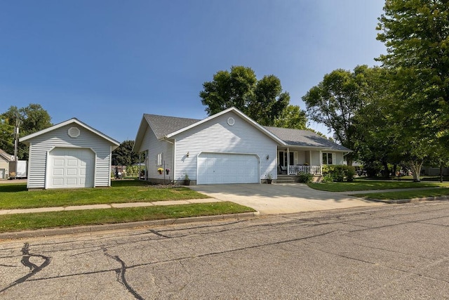 ranch-style house featuring a front yard