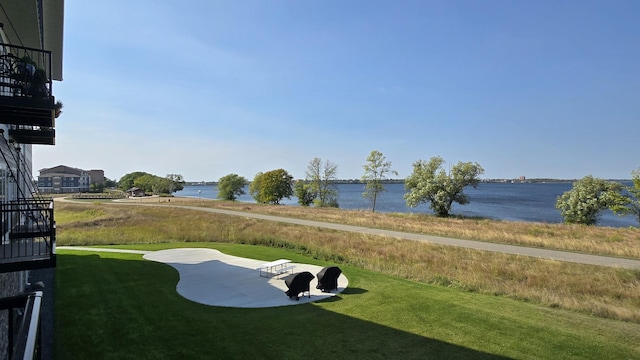 view of yard with a water view