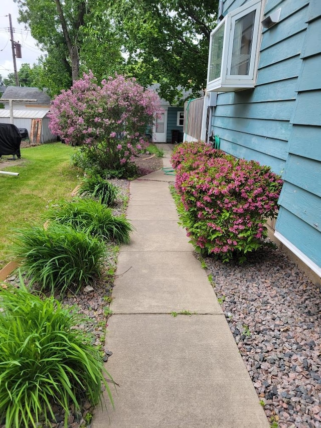 207 6th St, Montevideo, MN 56265 - view of yard