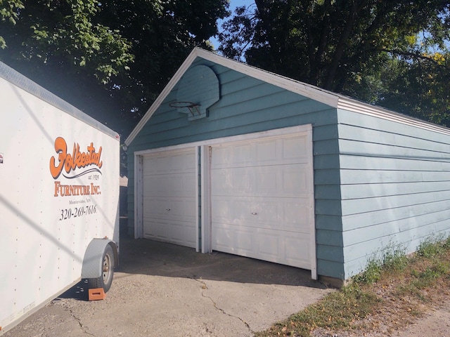 207 6th St, Montevideo, MN 56265 - view of detached garage
