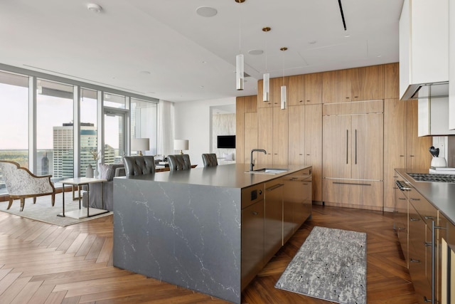255 Hennepin Ave Unit 3402, Minneapolis, MN 55401 - kitchen featuring a sink, dark countertops, modern cabinets, and a large island