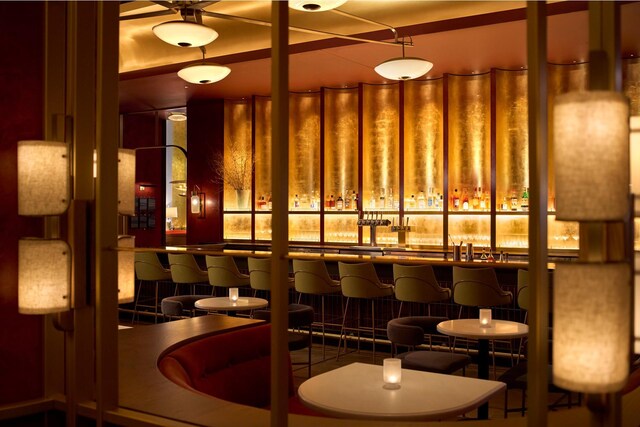 255 Hennepin Ave Unit 3402, Minneapolis, MN 55401 - bar with indoor wet bar